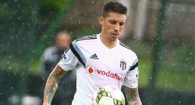 Milan, Jose Sosa'yı kadroda gösterdi